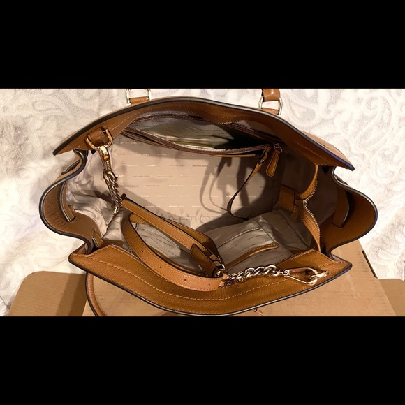 Michael Kors Bag - Picture 12 of 13